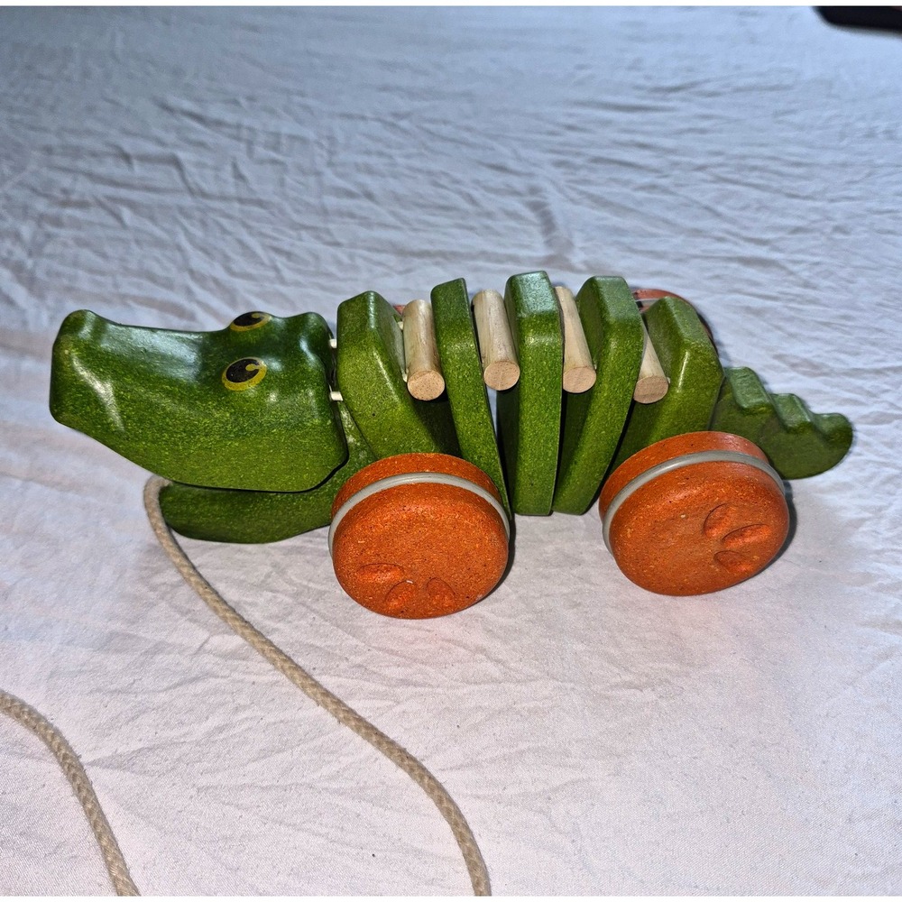 Vintage Wooden Alligator Pull Toy Green Rolling Wheeled 10" Ages 1-7